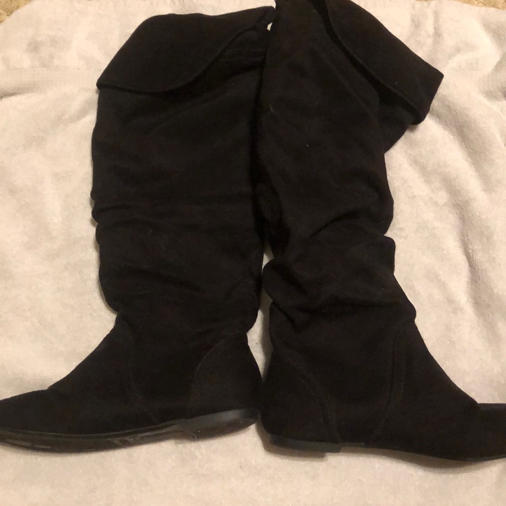 Boots - Picture 2 of 8